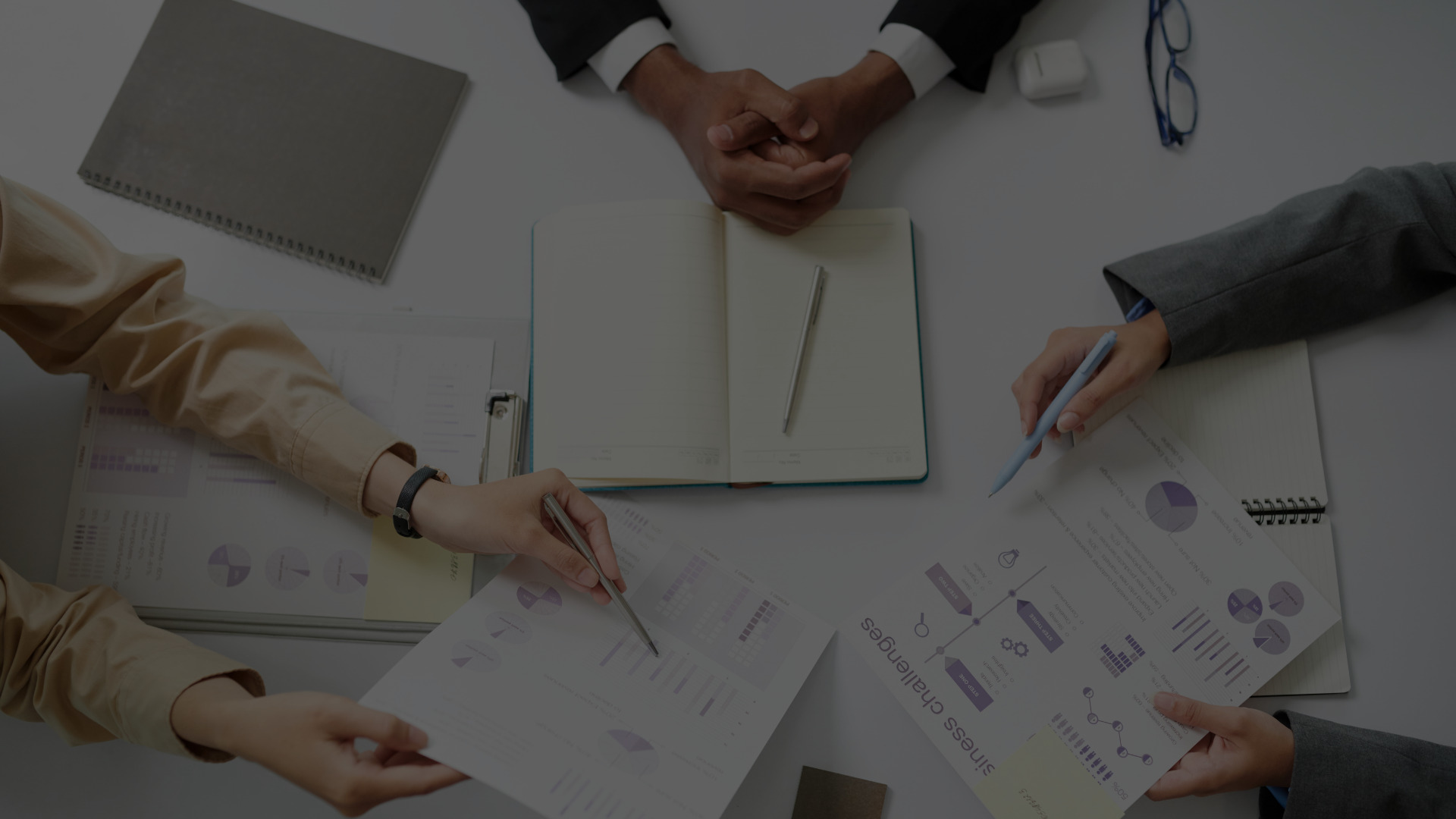 Validação de demanda e pesquisa de mercado para cursos
